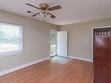 513 Tyler St — Photo 11