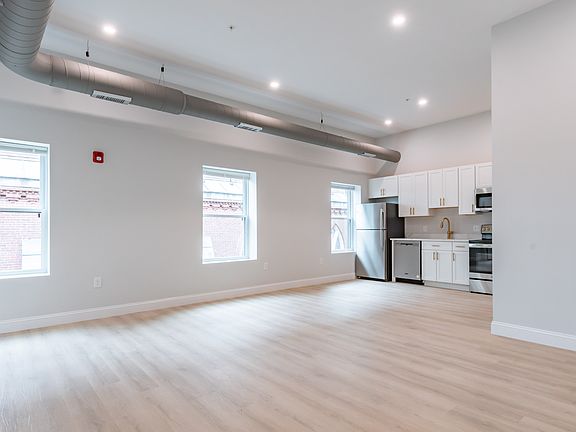 5th image of 146 Main St #109
