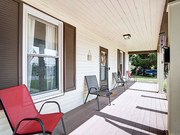 3rd image of 3226 Crescent Ave