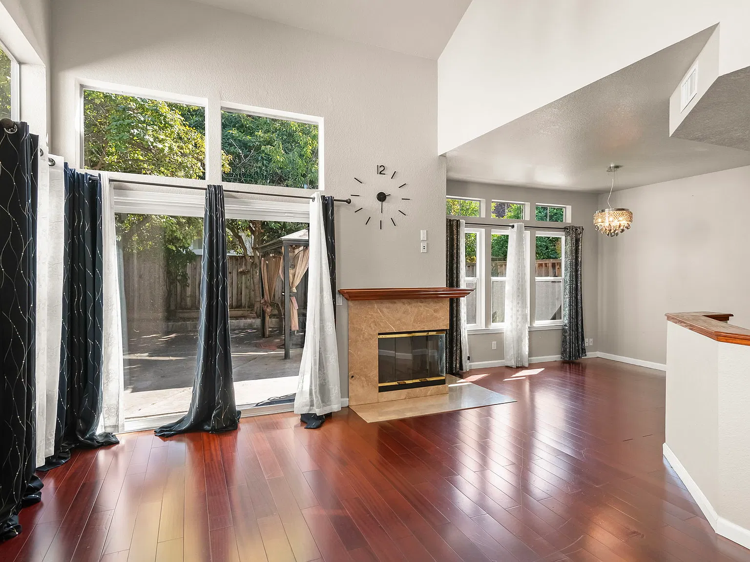 3 bed, 2.5 bath, 1641 sqft, $4,200 — Photo 3
