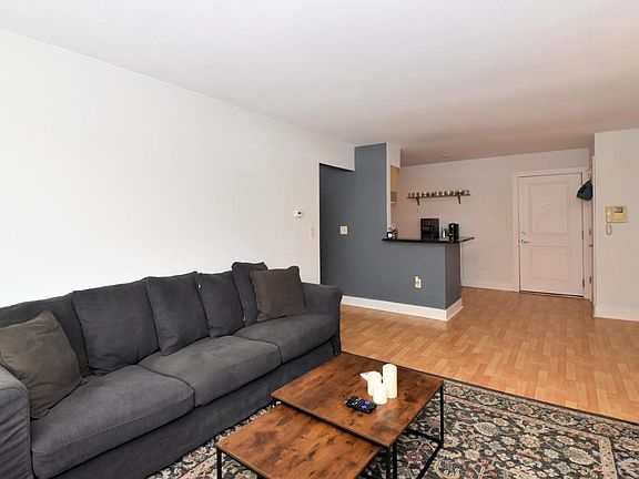 4th image of 2121 N Cambridge AVENUE #212
