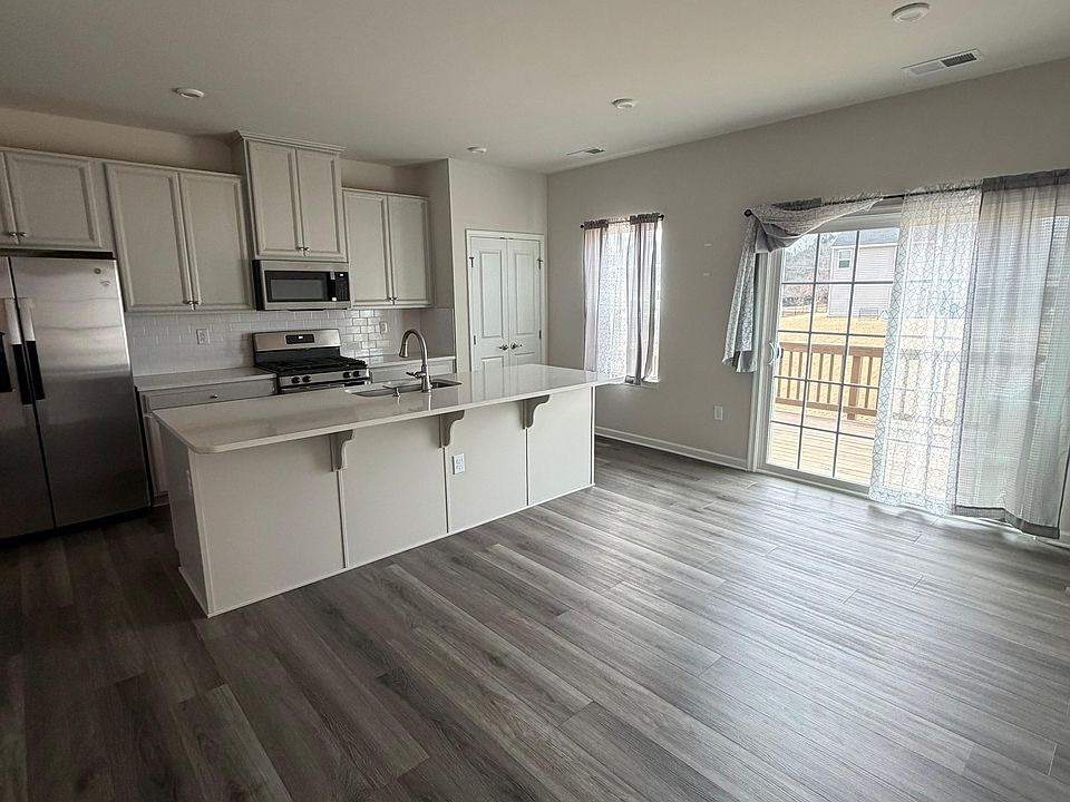 1st image of 856 Romeria Dr