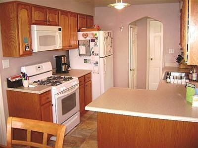 5th image of 3142 Evergreen Ave