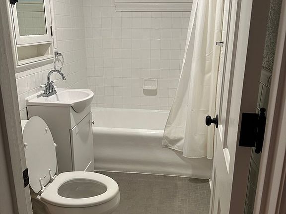5th image of 608 Summit St #1
