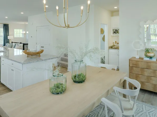 10644 Roundstone Ln, White Plains, MD 20695