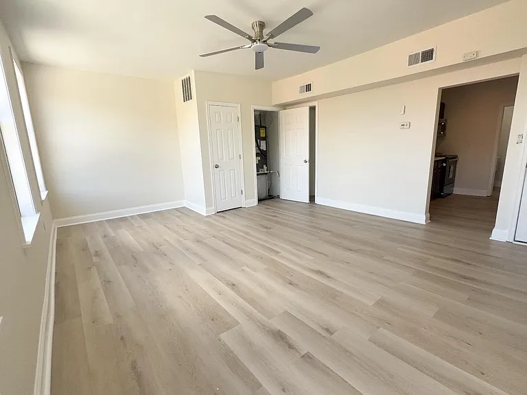 1433 W Lombard St #4 — Photo 4