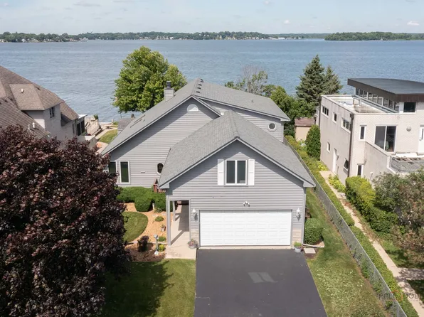 37292 N Stanton Point Rd, Ingleside, IL 60041