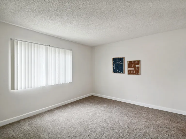 Alderwood / Naples Apartments — Photo 5