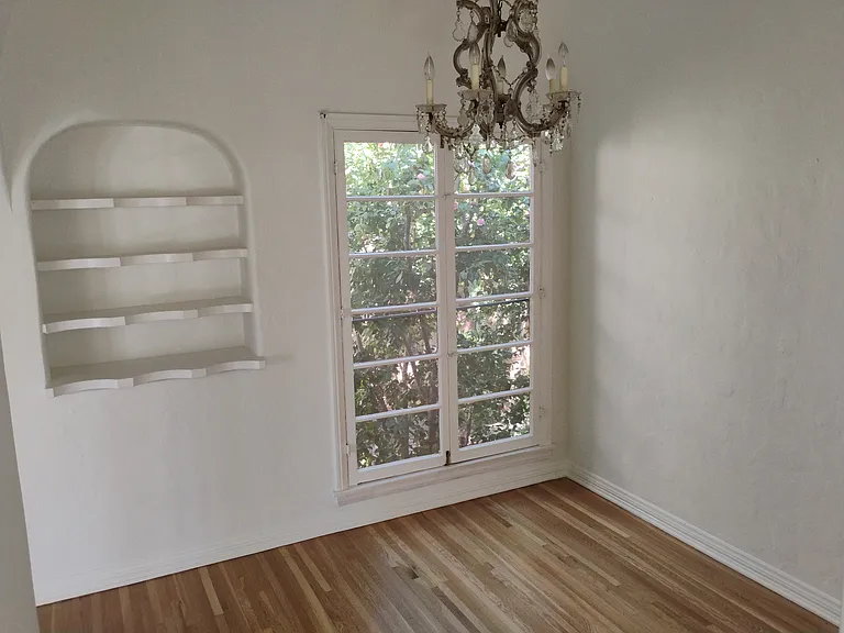 216 1/4 S Poinsettia Pl — Photo 13