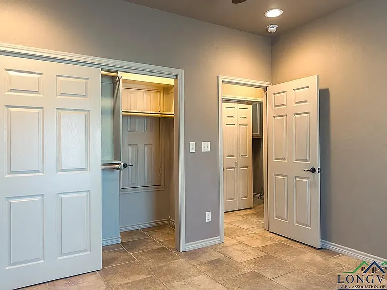 1120 Creekwood Ln — Photo 14