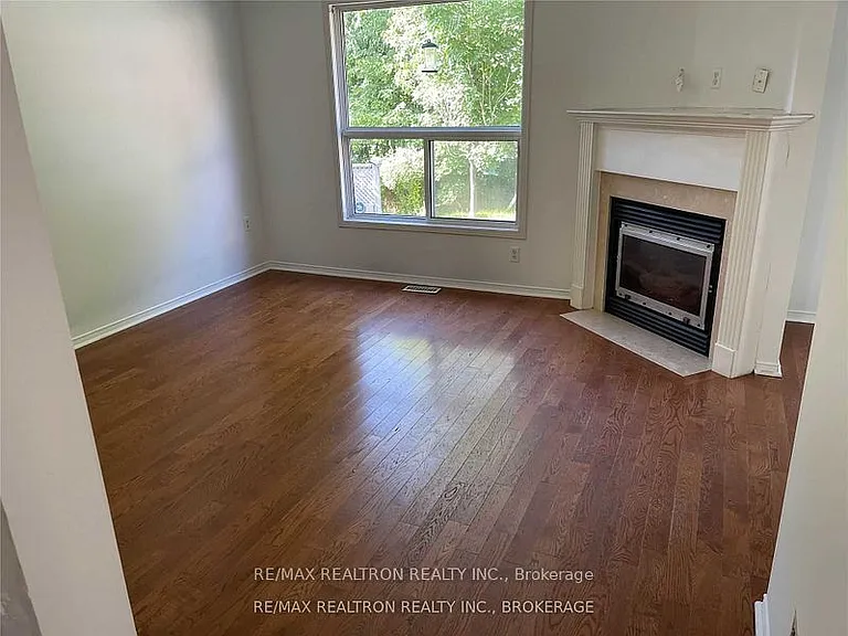 158 Taylor Dr — Photo 3