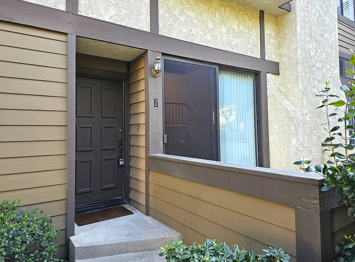 Luxurious 2 Bdr, 2.5 Bath Townhome in Chatsworth, for only $3,100 / Month! — Photo 4