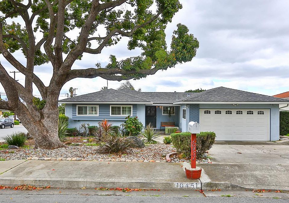 1st image of 10451 E Hills Ct