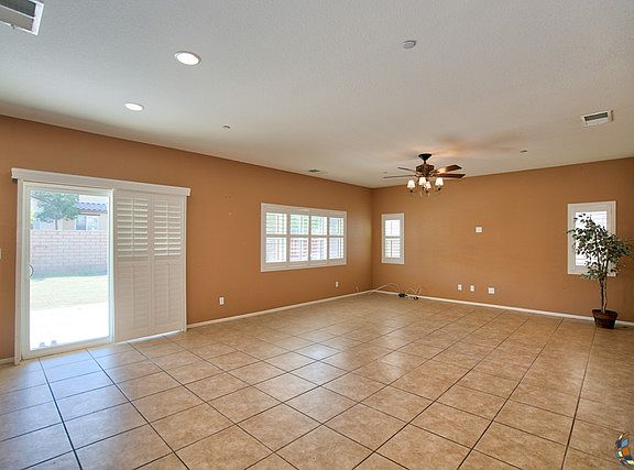 4th image of 641 Desert Rose St