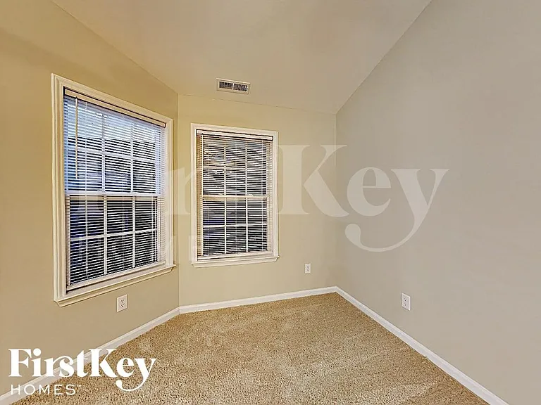 2332 Juniper Dr — Photo 3