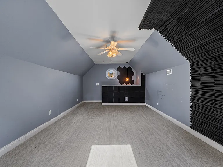 2409 Hunters Trl — Photo 29