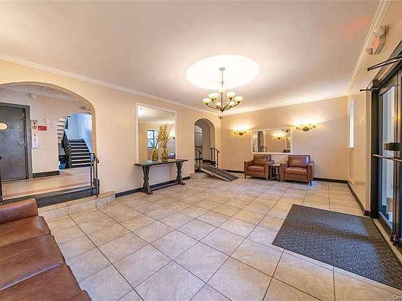 3rd image of 61 W Grand St Floor 2L-2