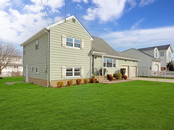 133 Roosevelt Place, Massapequa, NY 11758