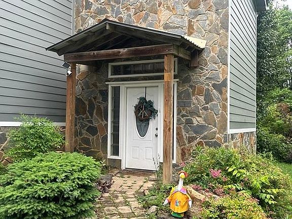 4th image of 440 Aurora Ln