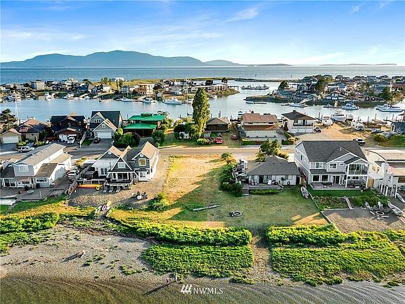 5th image of 40 xx Saltspring Drive