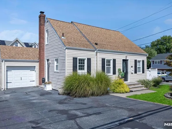 73 River Edge Rd, Bergenfield, NJ 07621