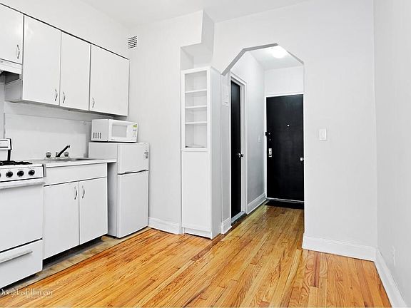 5th image of 242 E 87th St APT 4B