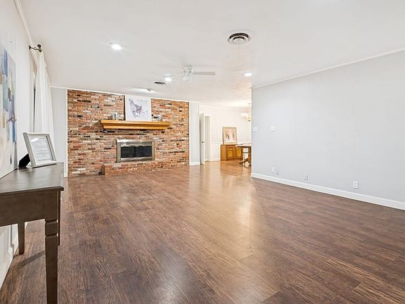 4th image of 1809 Glenbrook Dr