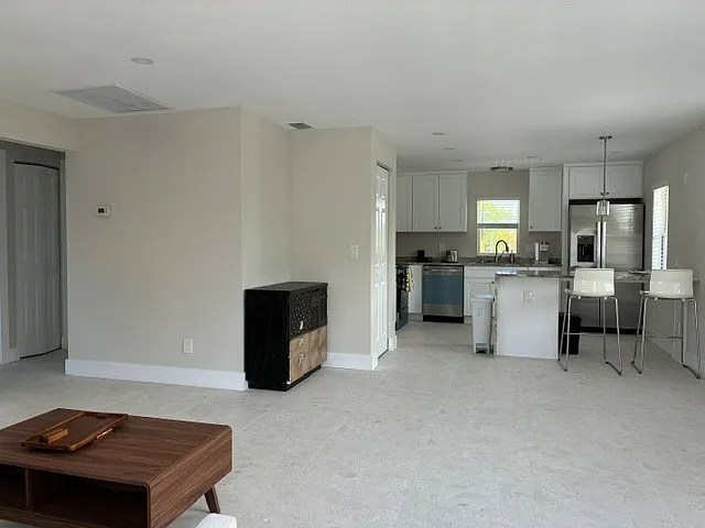 2 bed, 1000 sqft, $2,000 — Photo 2