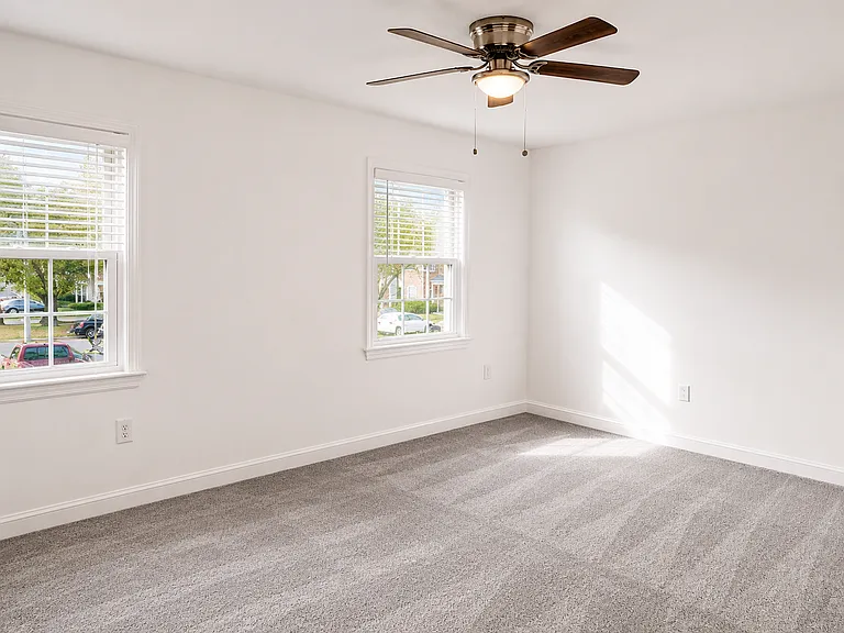 19 Towne Square Dr — Photo 2