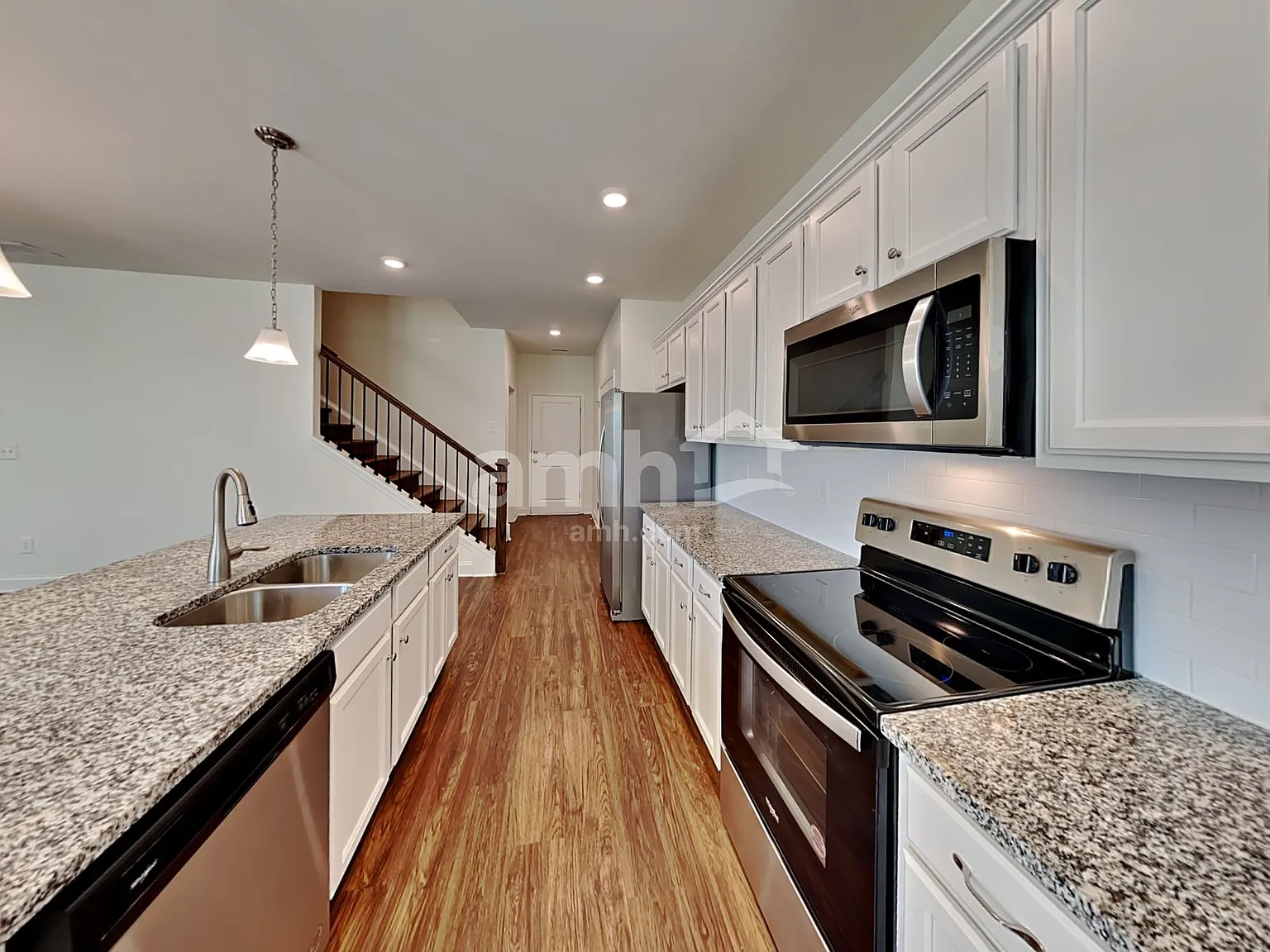 5 bed, 3.0 bath, 2407 sqft, $2,850 — Photo 3