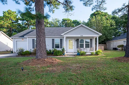 819 Brewster Ln Photo 1
