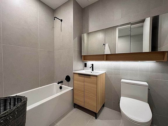 4th image of 888 Franklin Ave APT 2