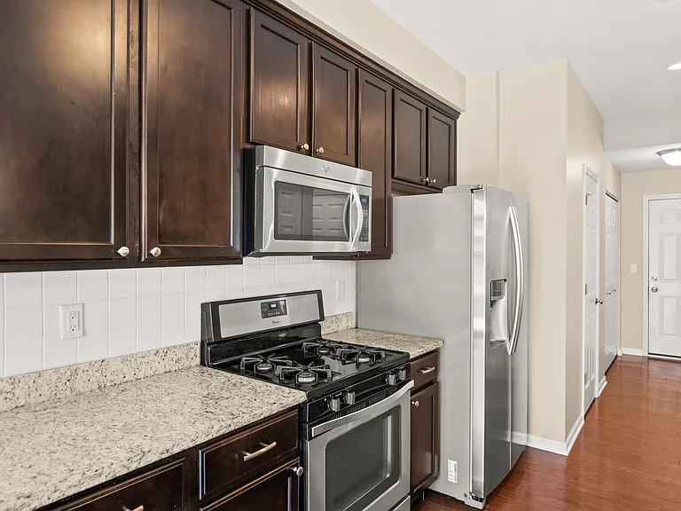 6N335 Whitmore Cir #D — Photo 8