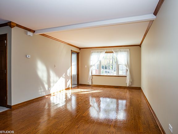 4th image of 201 E Red Oak Ave