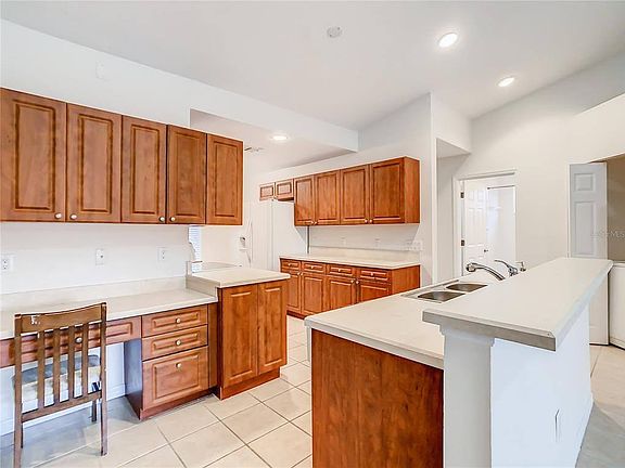 4th image of 5401 Admiral Way #3-201