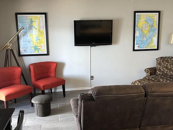 3rd image of 225 Pompano Dr SE #A