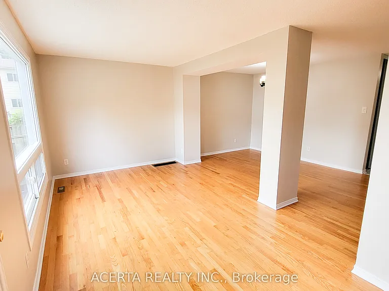 249 Teal Cres — Photo 4