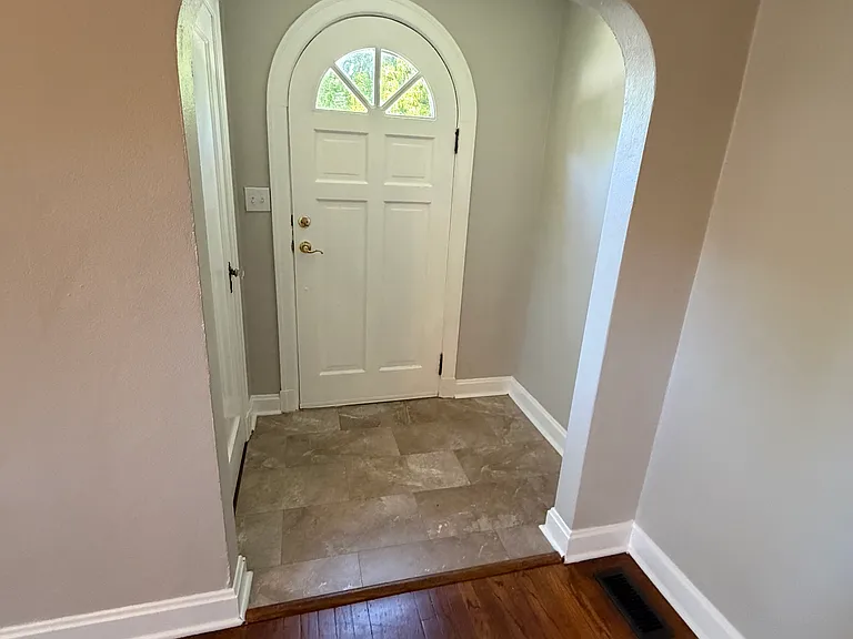 3413 Gilham Ave #B — Photo 2