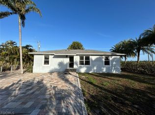 7072 Sundiet Blvd, Bokeelia, FL 33922