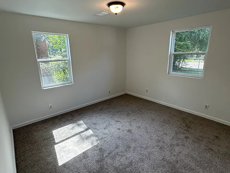 370 Collinwood Ave — Photo 8