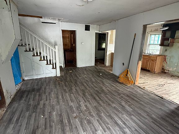 5th image of 116 Main St