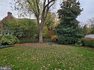 5210 Hampden Ln, Bethesda, MD 20814