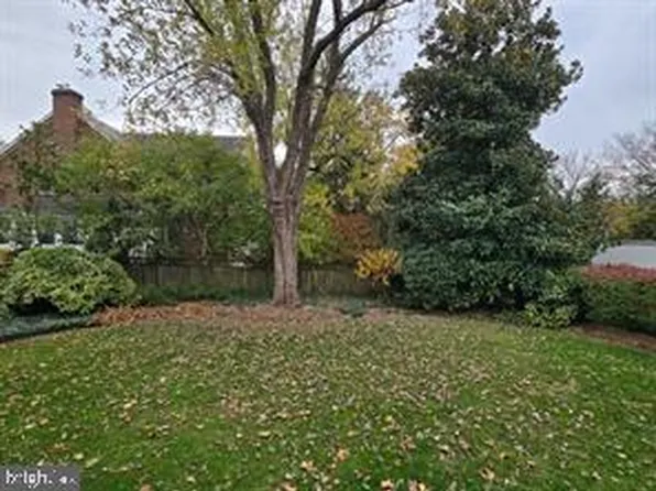 5210 Hampden Ln, Bethesda, MD 20814