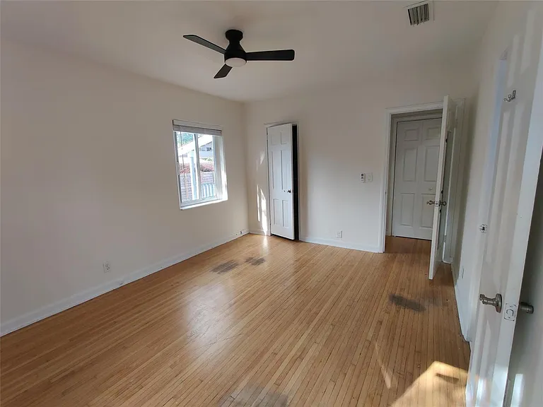 733 NE 18th Ave — Photo 33