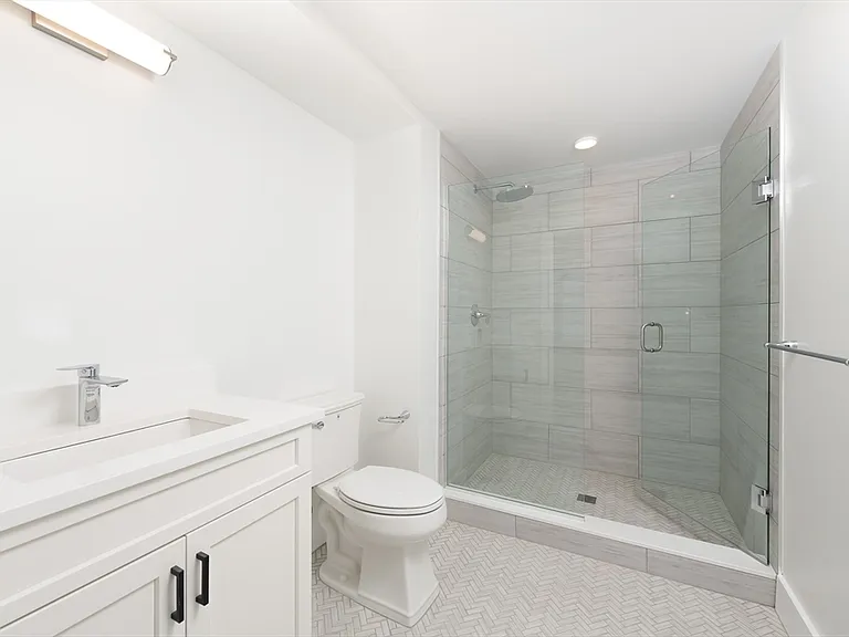 425 Border St #201 — Photo 9