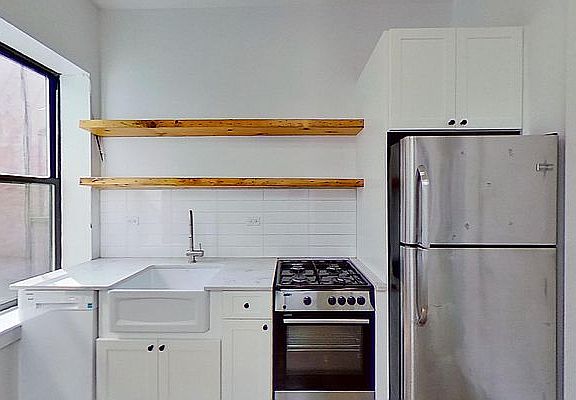 4th image of 185 Jefferson St APT 3L