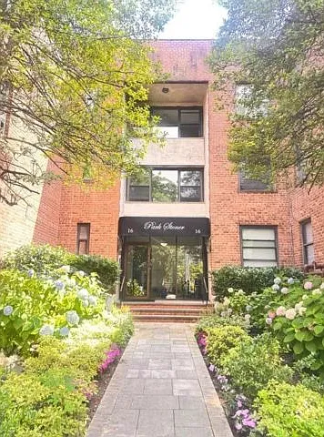 16 Stoner Ave #2G — Photo 2