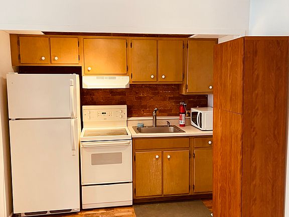 2nd image of 812 S 4th St Floor 1