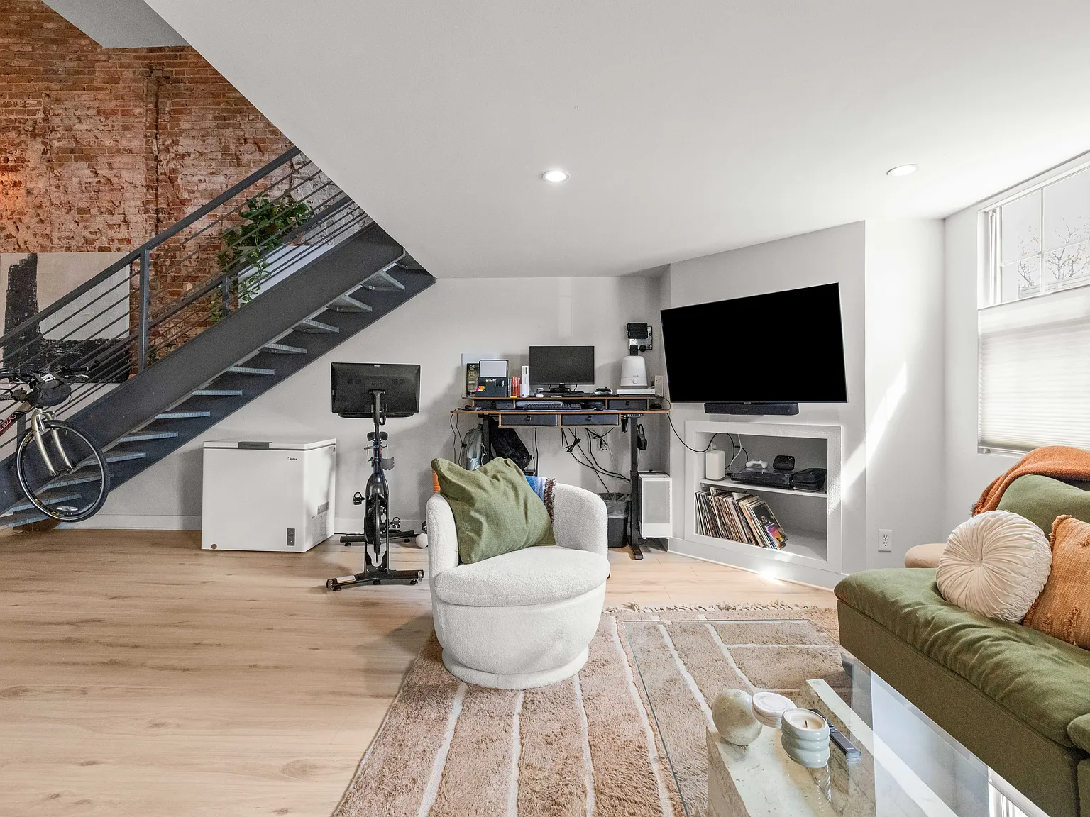 1 bed, 1070 sqft, $2,800 — Photo 3