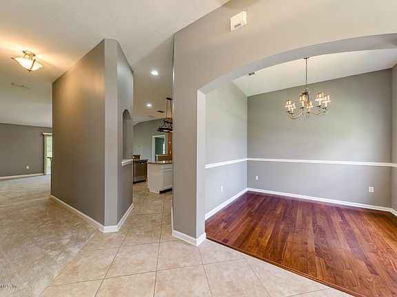 3rd image of 3713 Southbank Cir